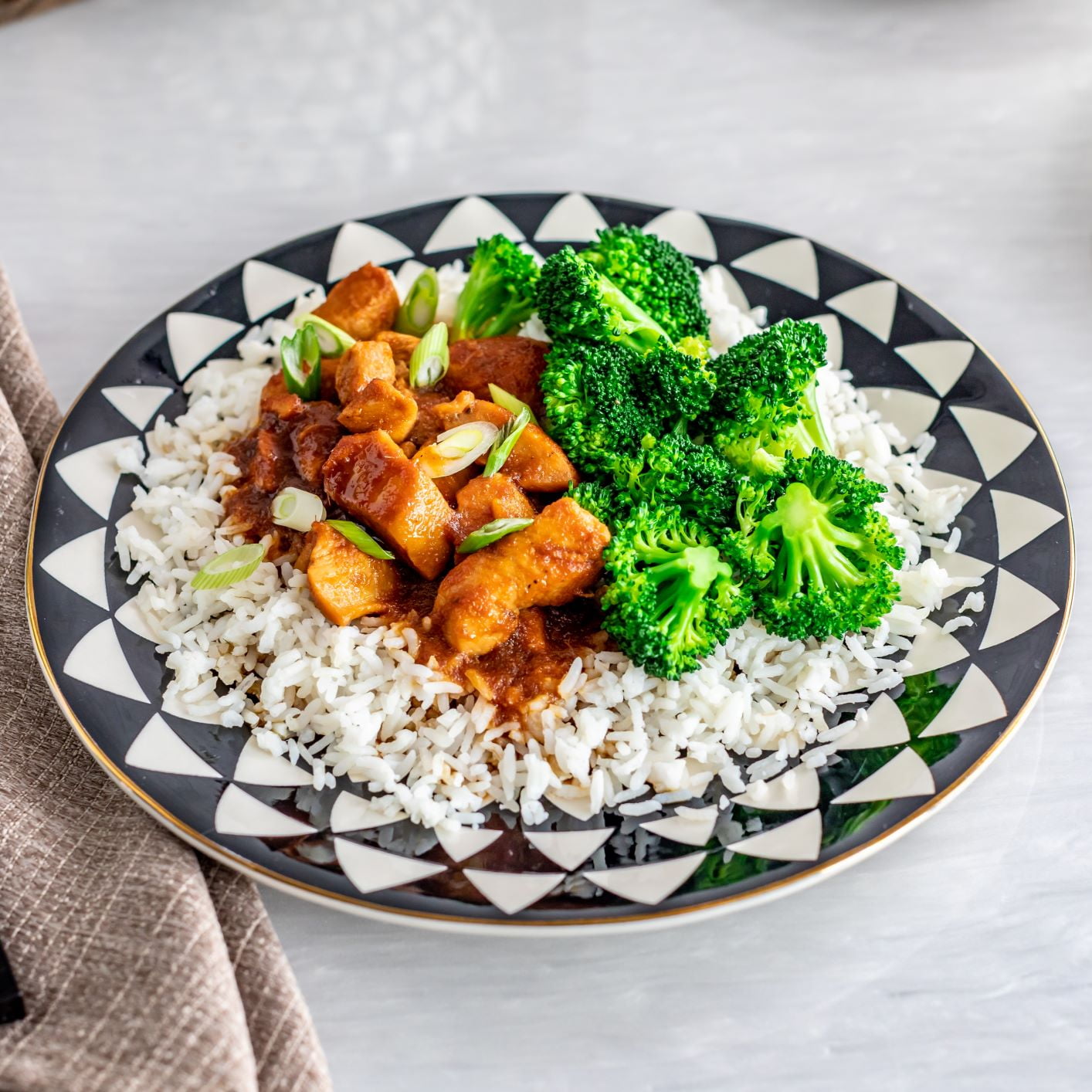 12-Piece Dinnerware Stoneware Set, Black & White Medallion Collection - Image 4