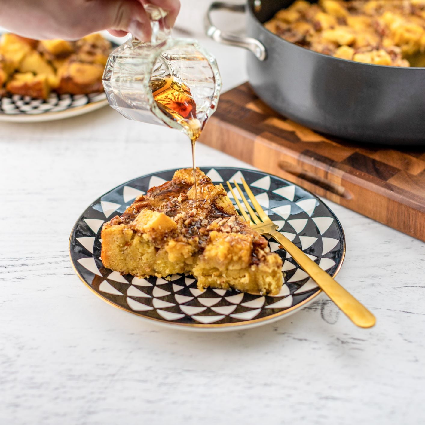 12-Piece Dinnerware Stoneware Set, Black & White Medallion Collection - Image 2